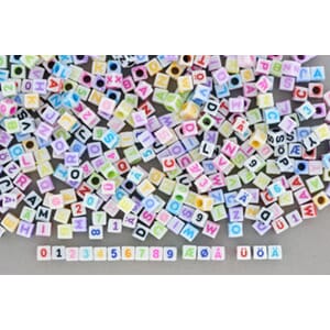 Plastperler 50g - Bokstavperler terning 6x6mm