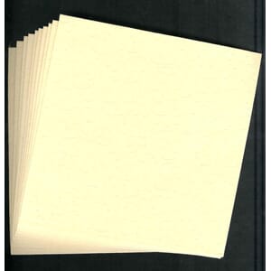 Håndlaget papir konvolutter off-white m preget scroll, 10-pk